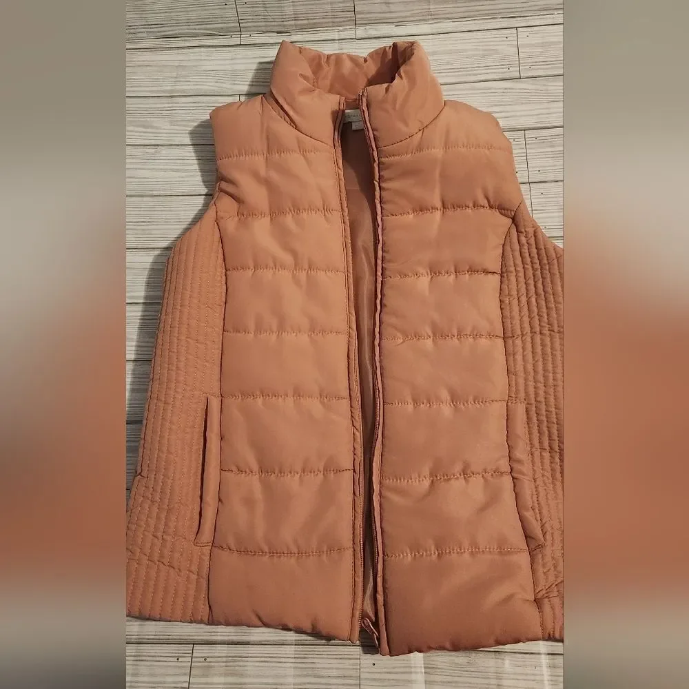 New York And Co. Puffer Vest in Pink Blush Size Medium - Picture 9 of 9